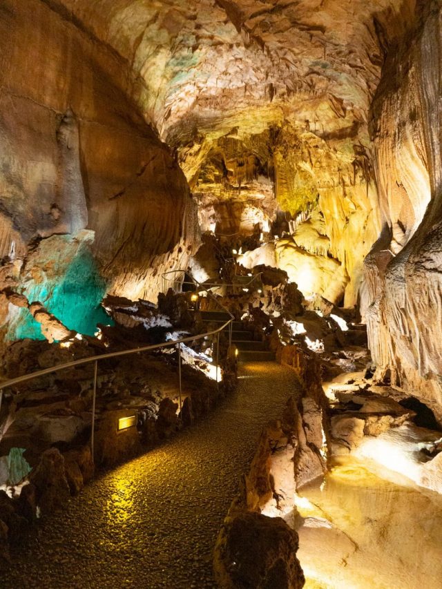 How to Visit the Mira de Aire Caves