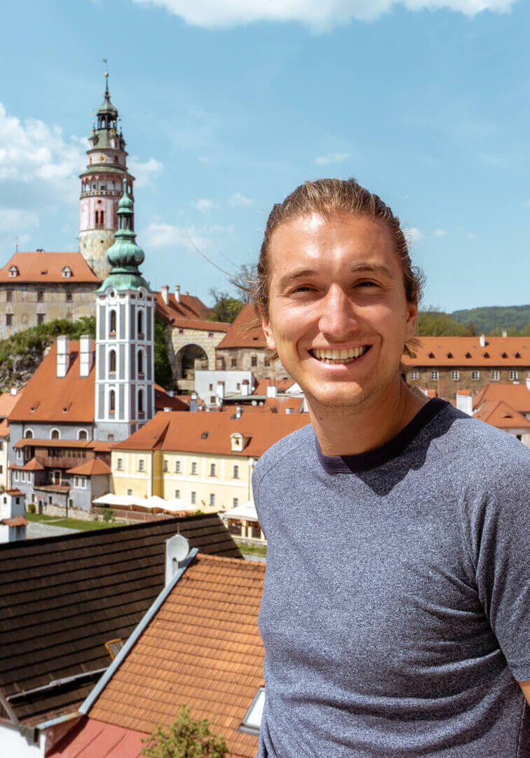 A man standing in front of one of the best viewpoints in Cesky Krumlov.