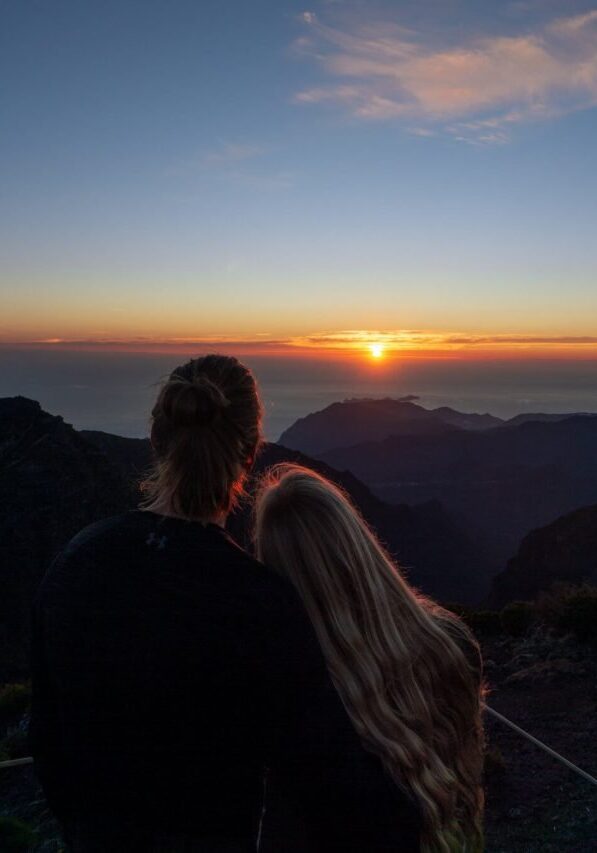Photo of a couple watching the sunsrise from Pico Ruivo.